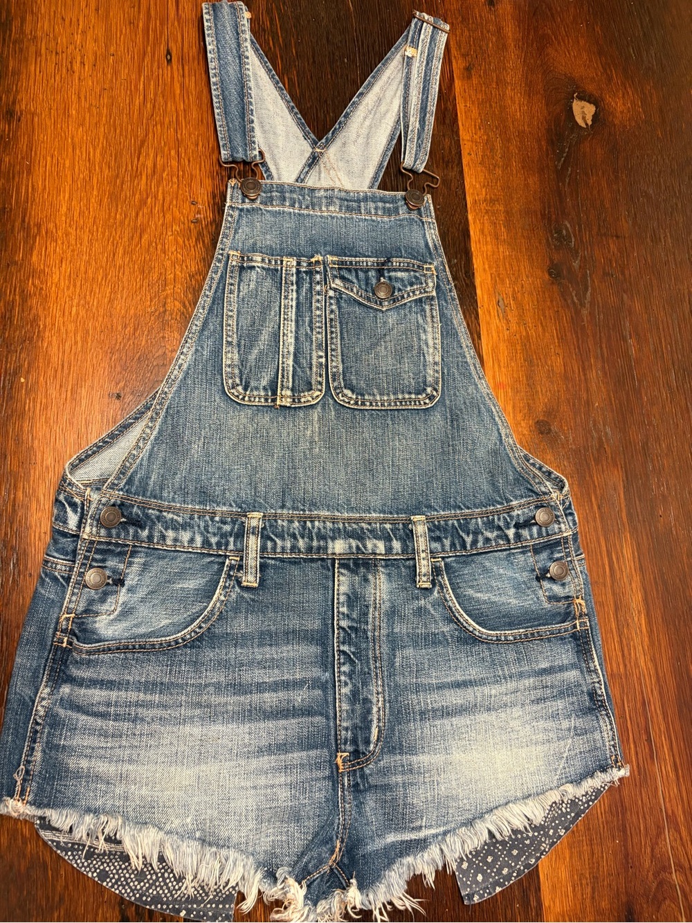 American Eagle Outfitters ladies size small Light Blue Denim Short Overalls